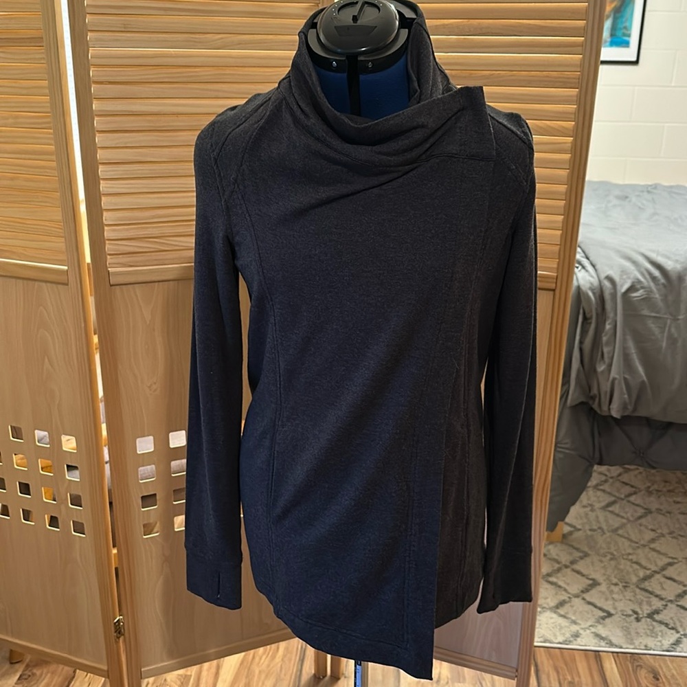 NWOT Lululemon Wrap Sweatshirt